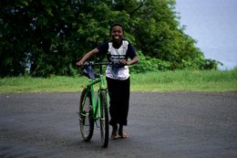 Bicycle;-Boy;-Child;-Comoros-Archipelago;-Daily-life;-France;-Indian-Ocean;-Kaleidos;-Kaleidos-images;-La-parole-à-limage;-Laurent-Abad;-Mayotte;-Portrait;-Stories-Pictures;-Street